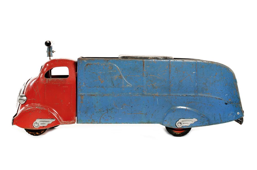 Lot 334: Marx Pressed Steel Ride-On Dump Truck