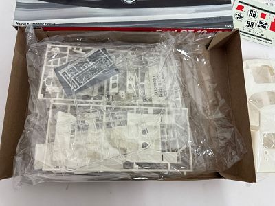 (4) Model Kit Cars/Ford/Lamborghini/Avenger. Revell Ford GT40 1/24/LS Lamborghini Countach 