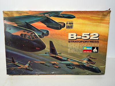 Model Plane Kit Stratofortress B-52. Monogram Stratofortress B-52 Motorized, MIB and unstarted. 