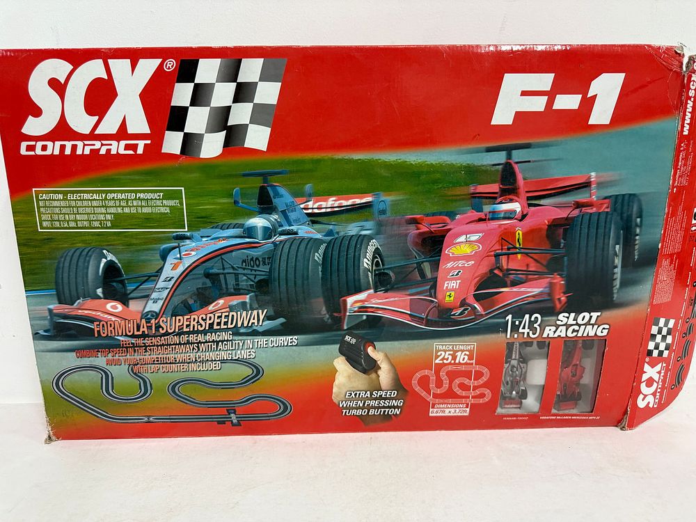 Lot 151: Formula 1 Super Speedway Slot Car Set