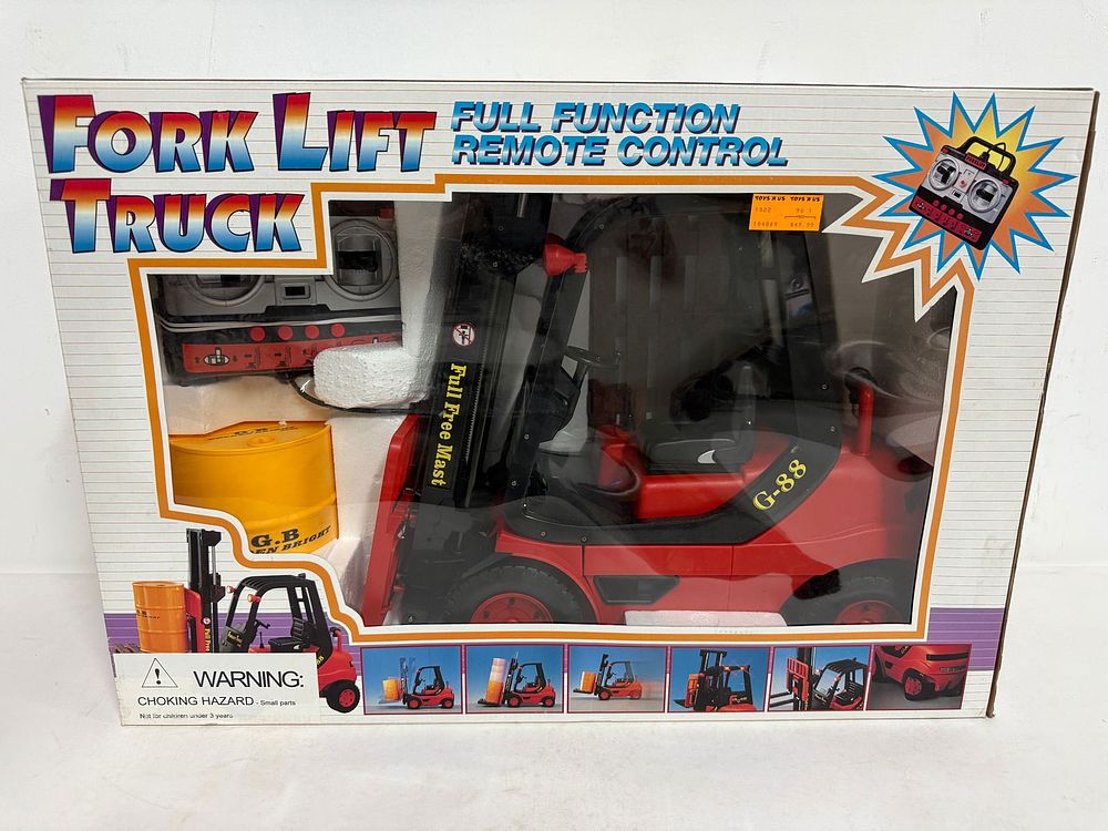 Lot 158: R/C Fork Lift Truck