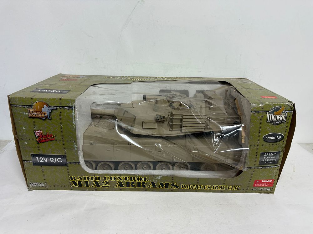 Lot 223: Ultimate Soldier R/C 1/9 Scale Tank M1A2 Abrams Modern US Army Tank