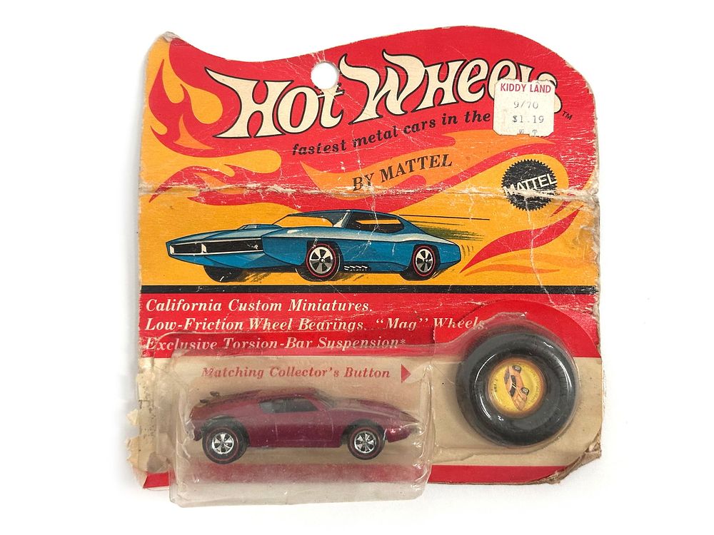 Lot 362: Magenta AMX II Redline Hot Wheel with Card