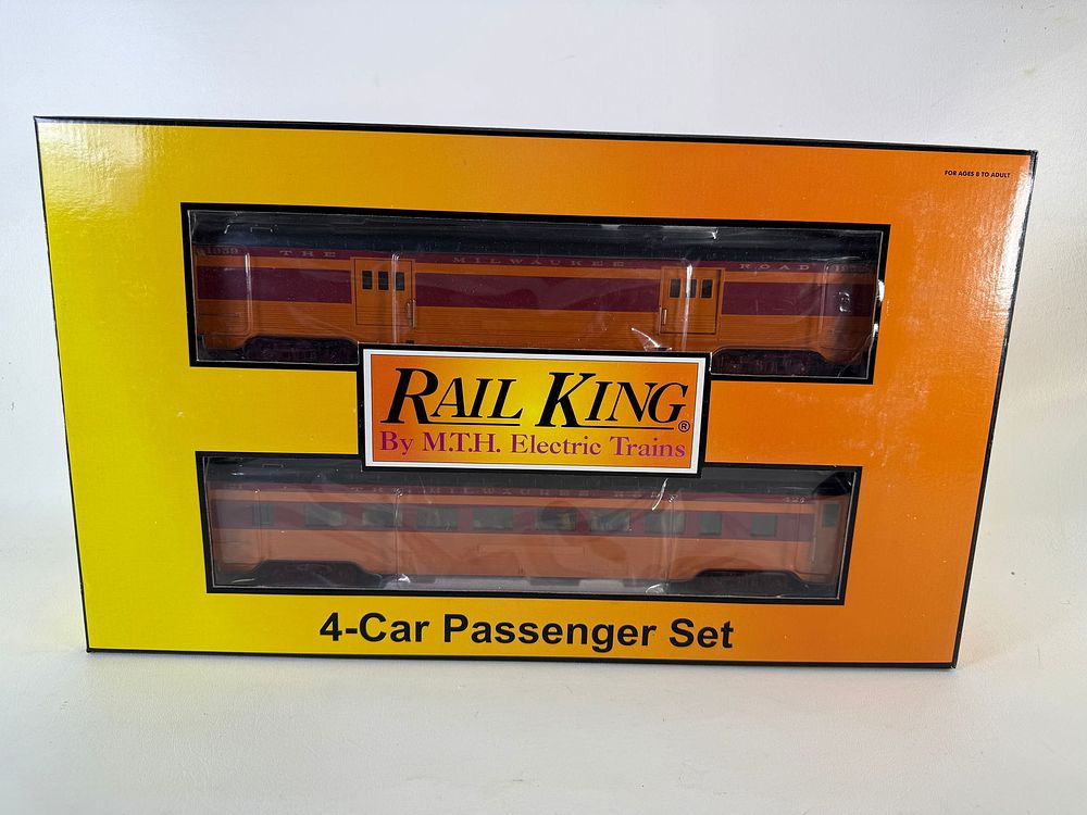 Lot 509: MTH Milwaukee Road 4-Car 60' Streamlined Passenger Set #30-67194