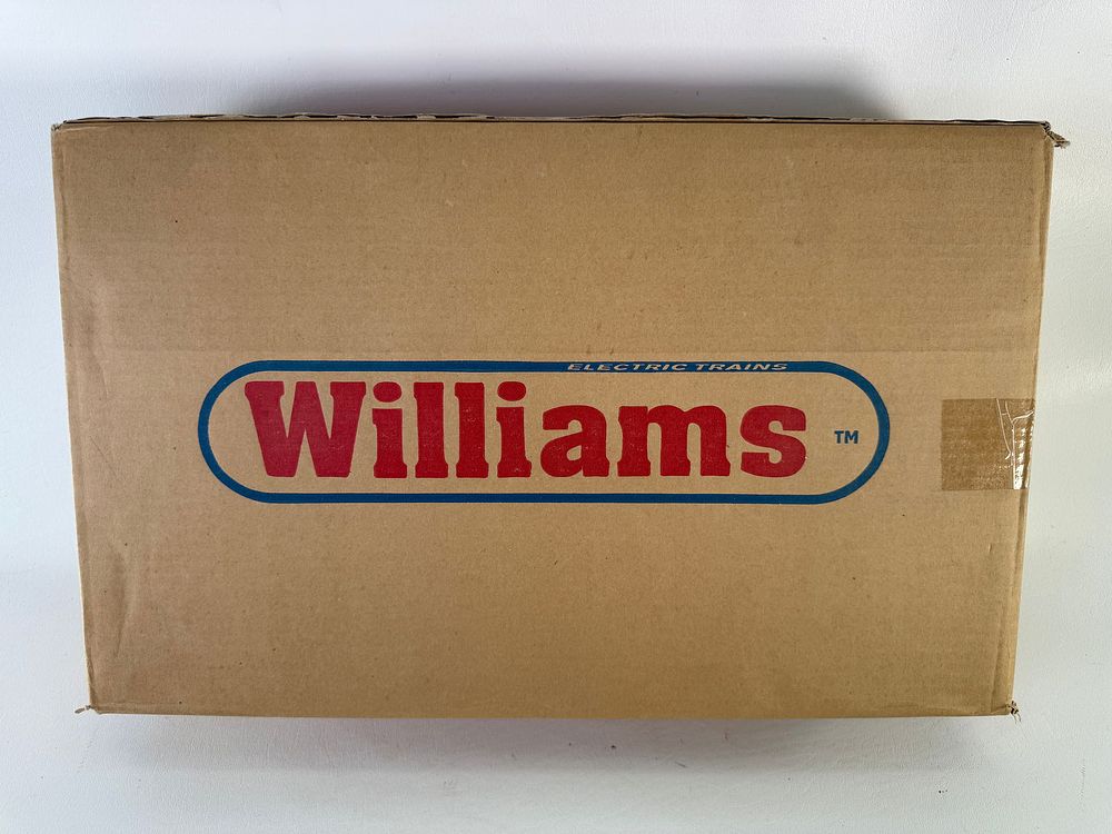 Lot 513: Williams Santa Fe Super Chief 60' Aluminum Luxury Liners 2 Cars #2544AD MIB