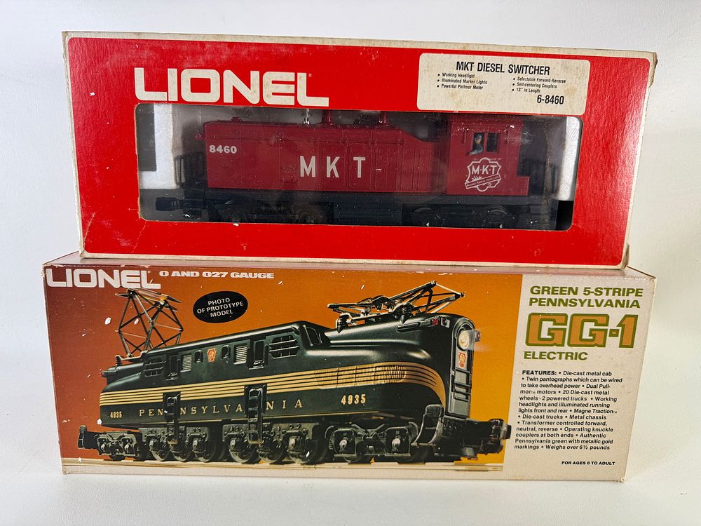 Lot 517: Lot of 2 Lionel Electric Engine #6-8150 / MTK Diesel Switcher #6-8460