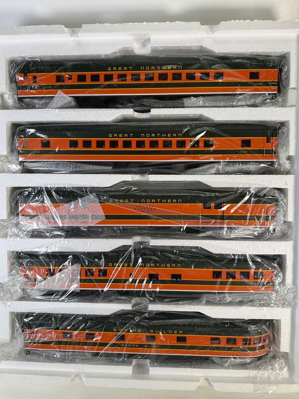Lot 519: MTH Scale 5-Car 70' ABS Passenger Car Set 20-6573