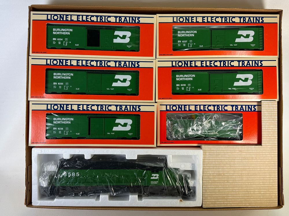Lot 525: Lionel Burlington Northern Limited 1985 Limited Production
