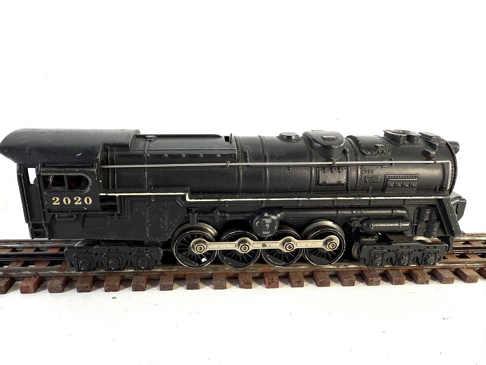 Lot 539: Lionel Steam Engine Locomotive w/Tender