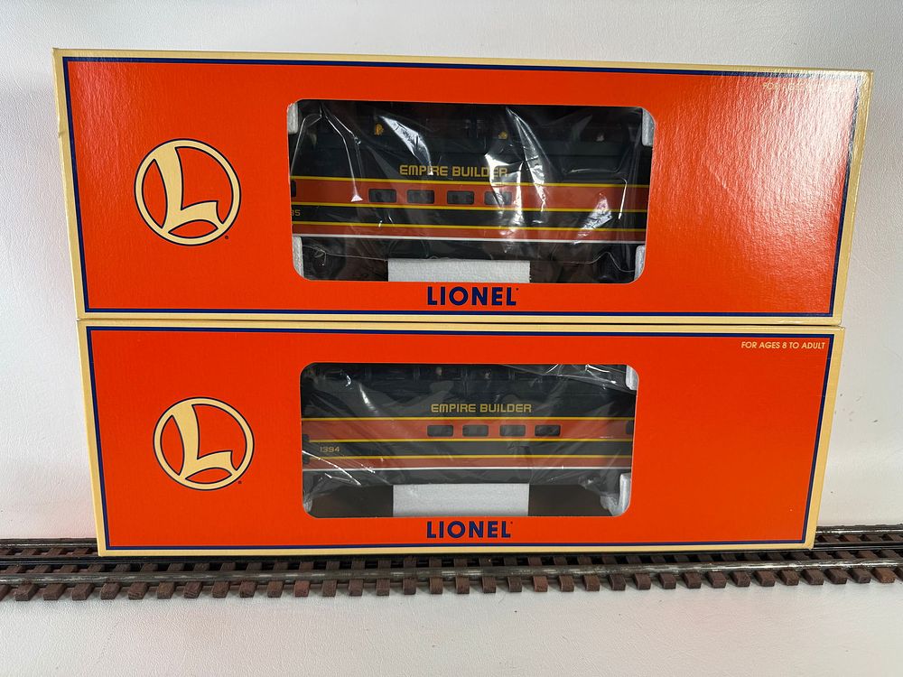 Lot 543: Lionel GN Riverview - GN Praireview Vista Dome Cars