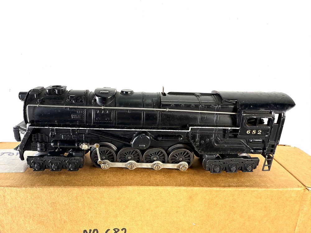 Lot 545: Lionel #682 Steam Engine w/ Pennsylvania Tender