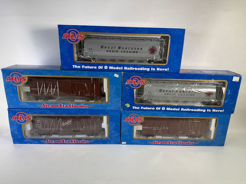 Lot 548: Lot of 5 Atlas Freight Cars.