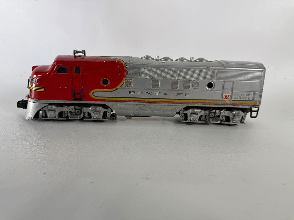 Lot 549: Lionel Santa Fe #2343 Diesel Engine.