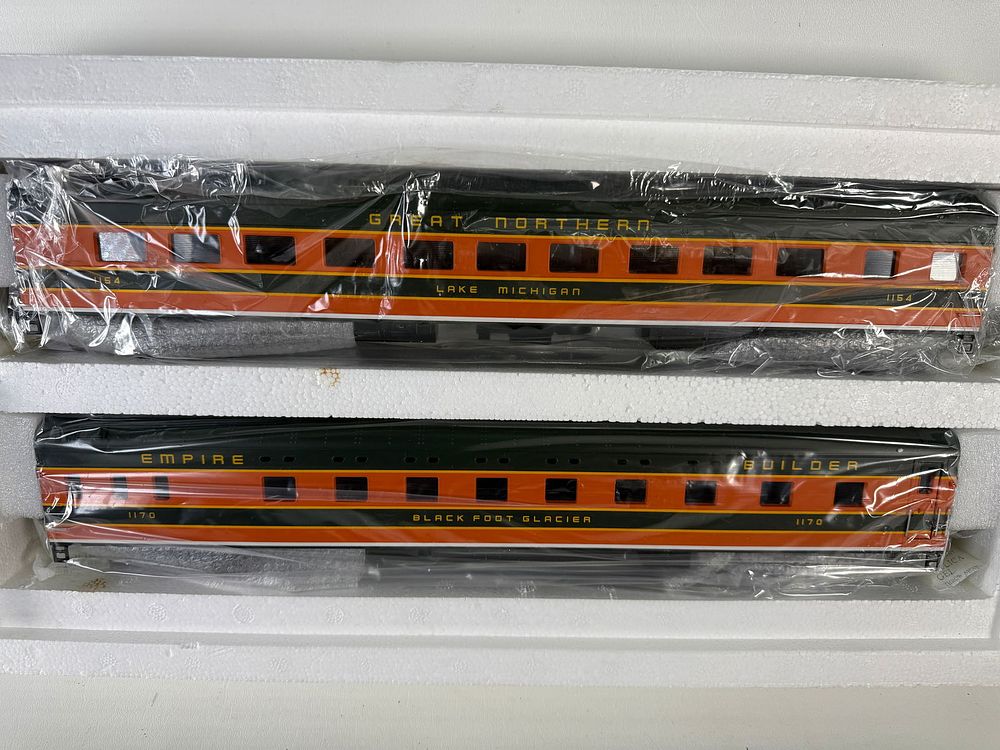 Lot 551: MTH GN 70' ABS Sleeper/Diner Passenger Set. #20-6673