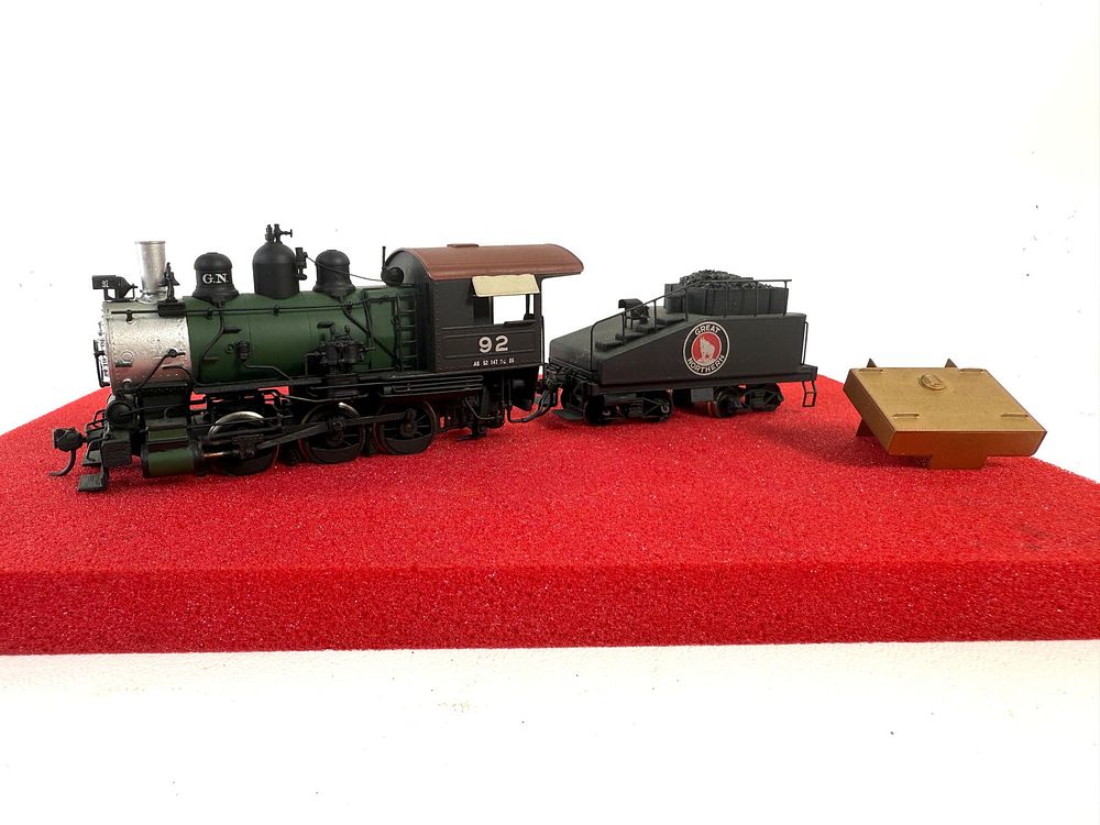 Lot 560: GN Great Northern Steam Engine #92 w/Tender