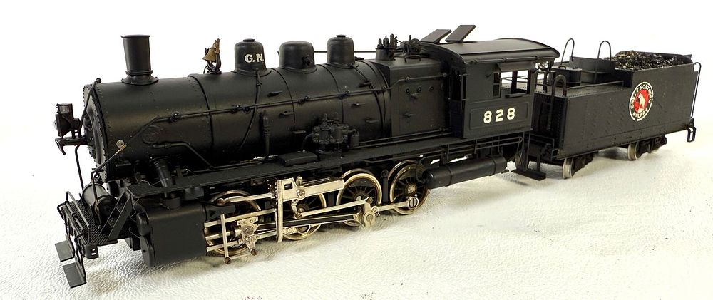 Lot 574: GN Steam Engine #828 w/ Tender. (0-8-0).
