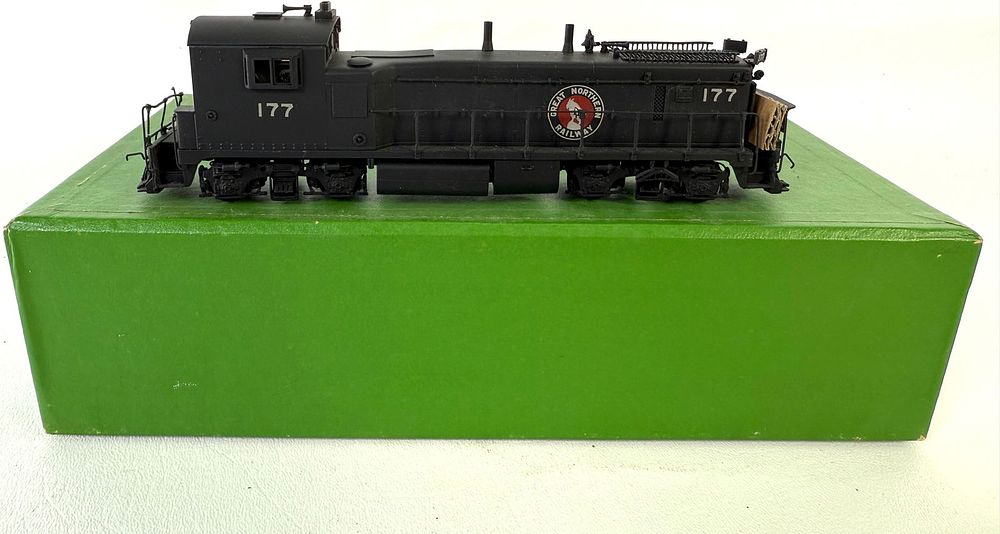Lot 579: GN 'NW-3'MOdern Version #175-181.