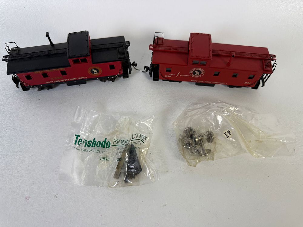 Lot 584: GN Caboose "Steel" #X58, GN Caboose #X288