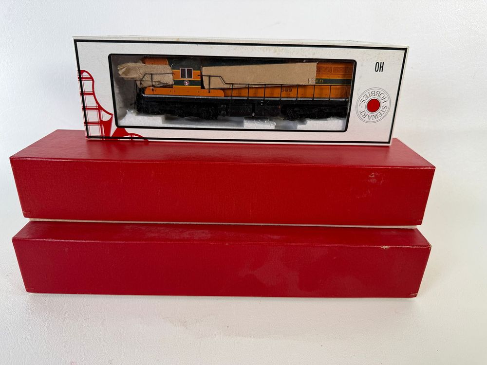 Lot 586: GN #1200 Baggage, GN #1160 , GN #569 Diesel Engine
