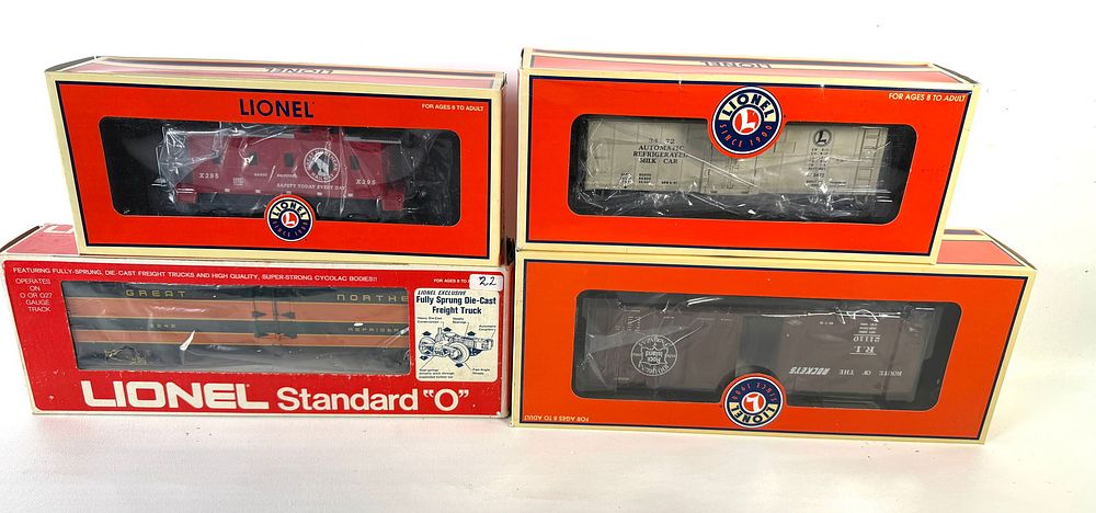 Lot 589: 4 Lionel Freight Cars