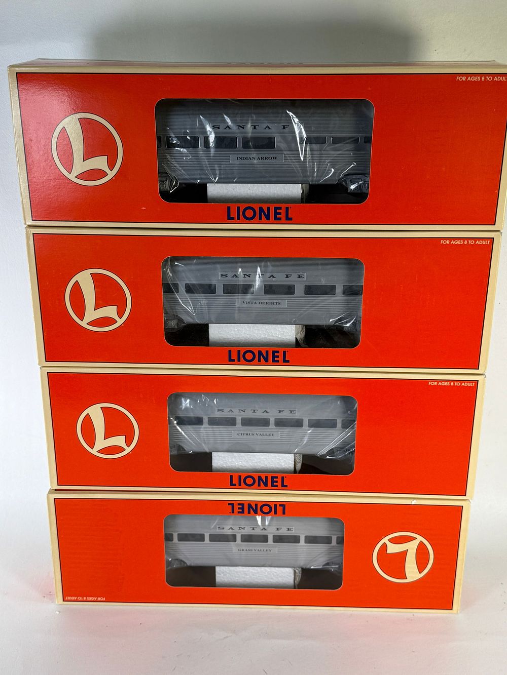 Lot 598: Lionel 4 Car ATSF Passenger Set 6-19177