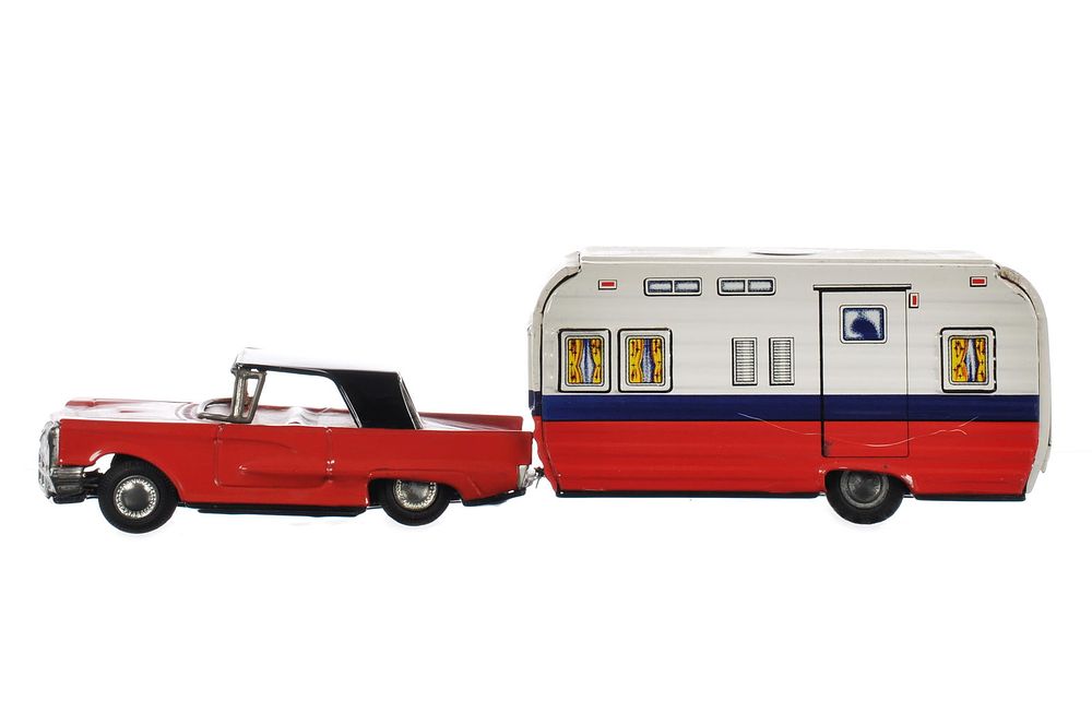 Lot 226: Modern Toys MT A-1050 Vacation Set Japanese Tin Friction