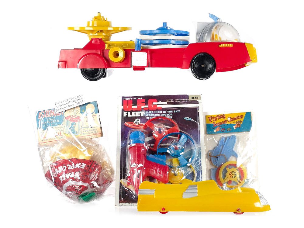 Lot 343: (5) Fun Plastic Space Toys Mint & Carded