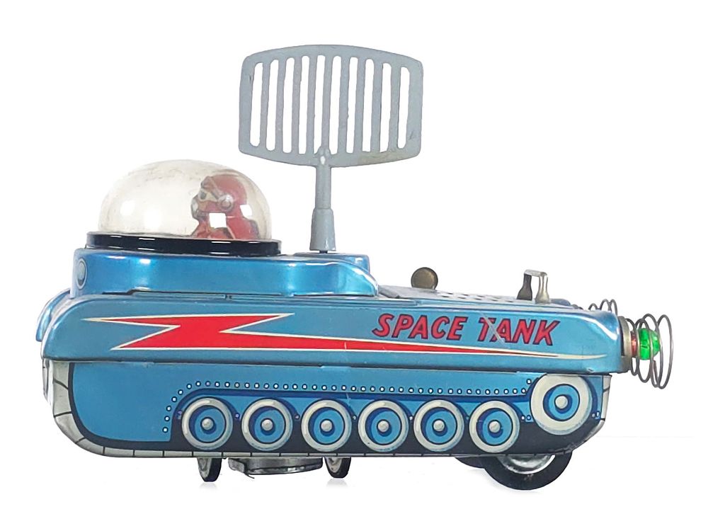 Lot 344: Modern Toys M-18 Space Tank Batt. Op. Japanese Tin