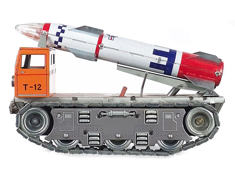 Lot 349: Daiya T-12 Guided Missile Tank Japan Tin Toy
