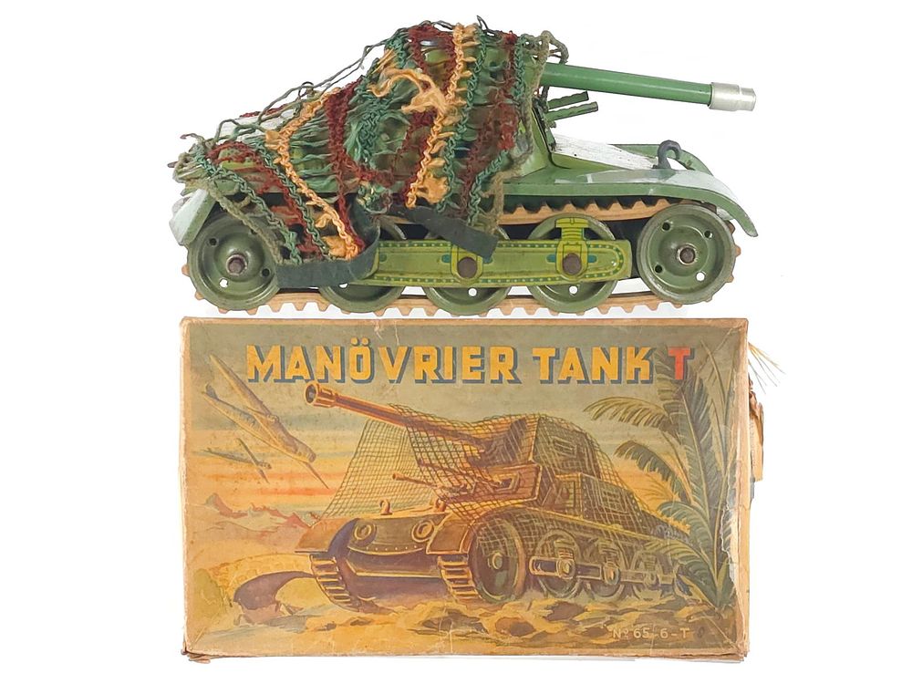 Lot 608: Gescha No. 65-6-T Manovrier Tank T Boxed