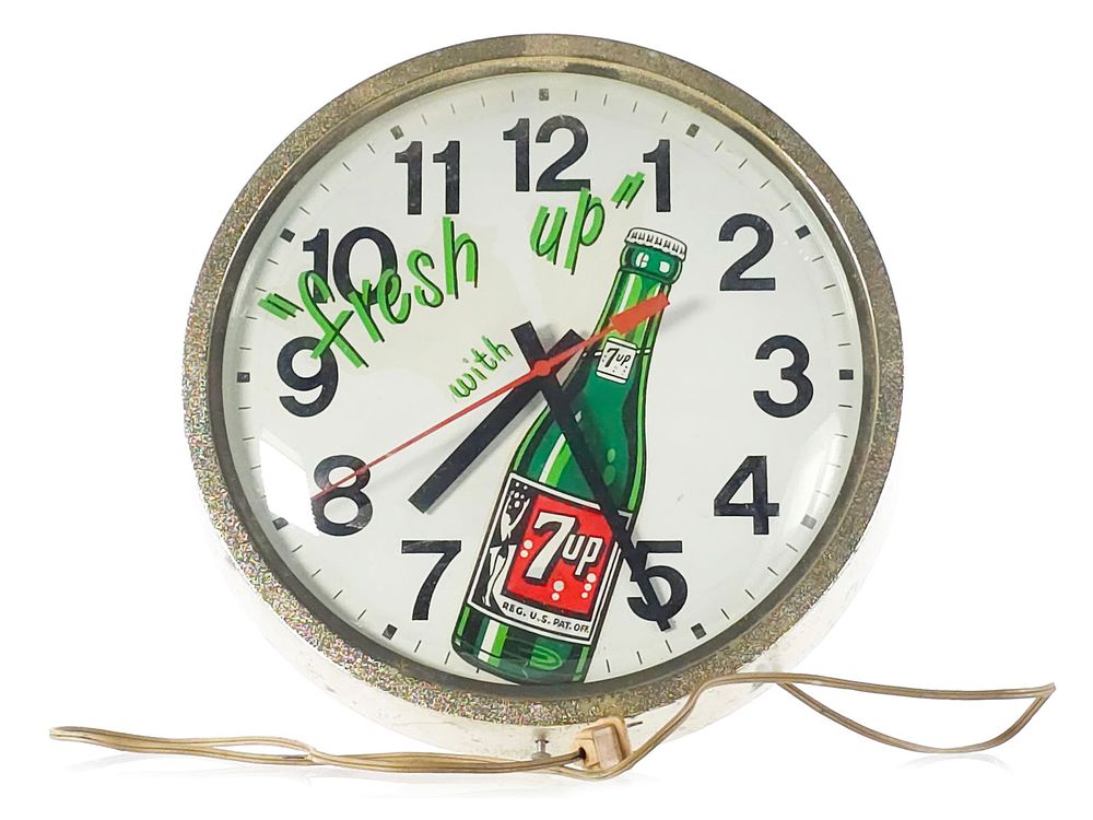 Lot 199: Fresh Up With 7-Up" Electric Clock 14
