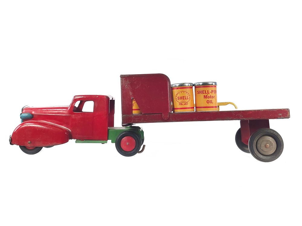 Lot 462: Marx Pressed Steel Truck and Trailer with Shell Oil