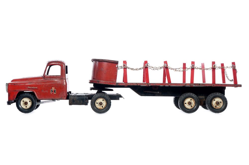 Lot 464: International Tru Scale Steel Stake Truck Toy