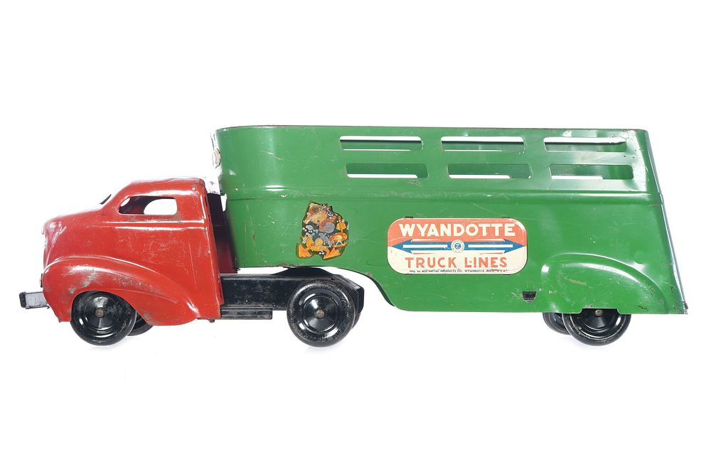 Lot 472: Wyandotte Steel Streamlined Truck and Trailer