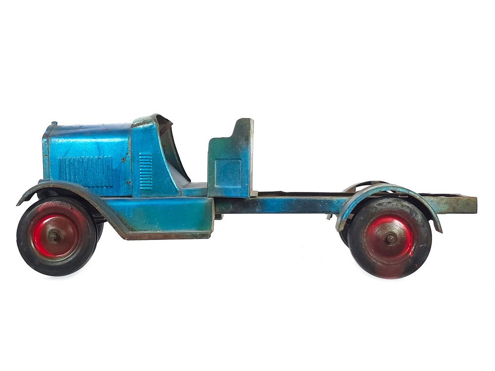 Lot 475: Extra Rare Gendron Sampson Steel Truck w/Fenders & Lights