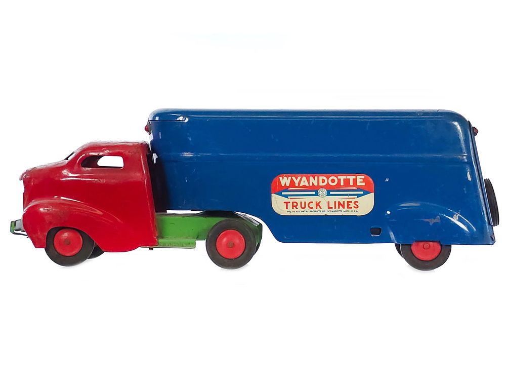 Lot 485: Large Scale Wyandotte Pressed Steel Truck and Trailer