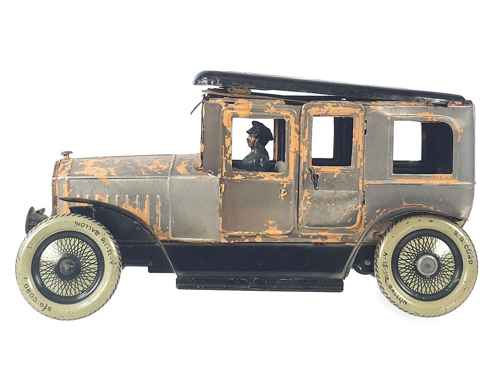 Lot 289: Ultra Rare S.G. Limousine with Camper Roof Tin Windup