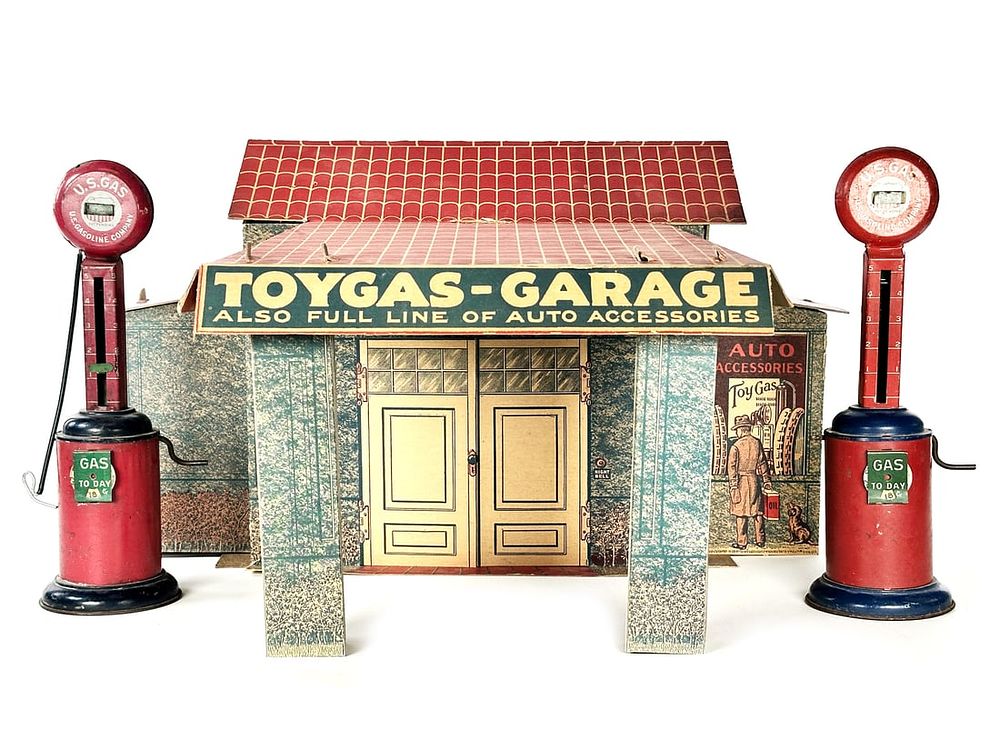 Lot 293B: Hull Co. ToyGas Gas Station & (2) Tin Gas Pumps Set HullCo