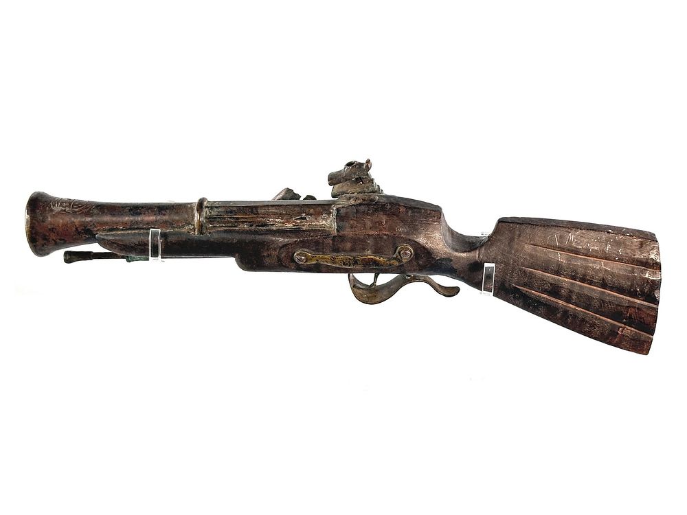 Lot 162: Primitive Blunderbuss with Crest on Barrel