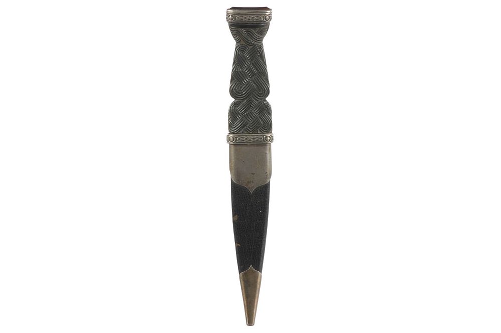Lot 306: Thomas Ebbutt Scottish Sgian-Dubh Dirk