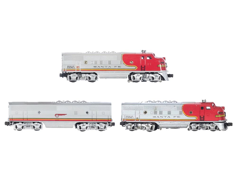 Lot 259: (3) Lionel Santa Fe Engines & Water Car