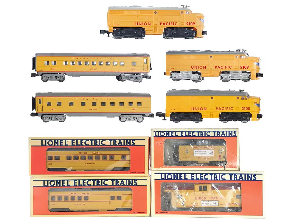 Lot 283: (9) Lionel Union Pacific Engine, Caboose, Pullman Combo Passenger Cars