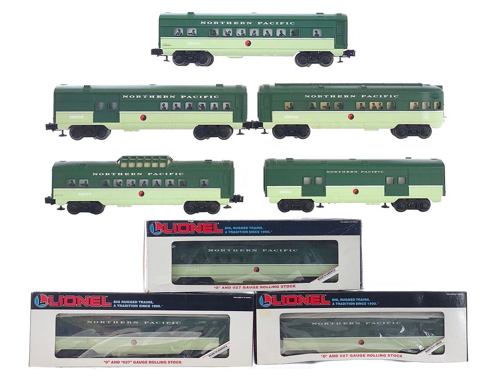 Lot 285: (8) Lionel Green Northern Pacific Passenger Car Set