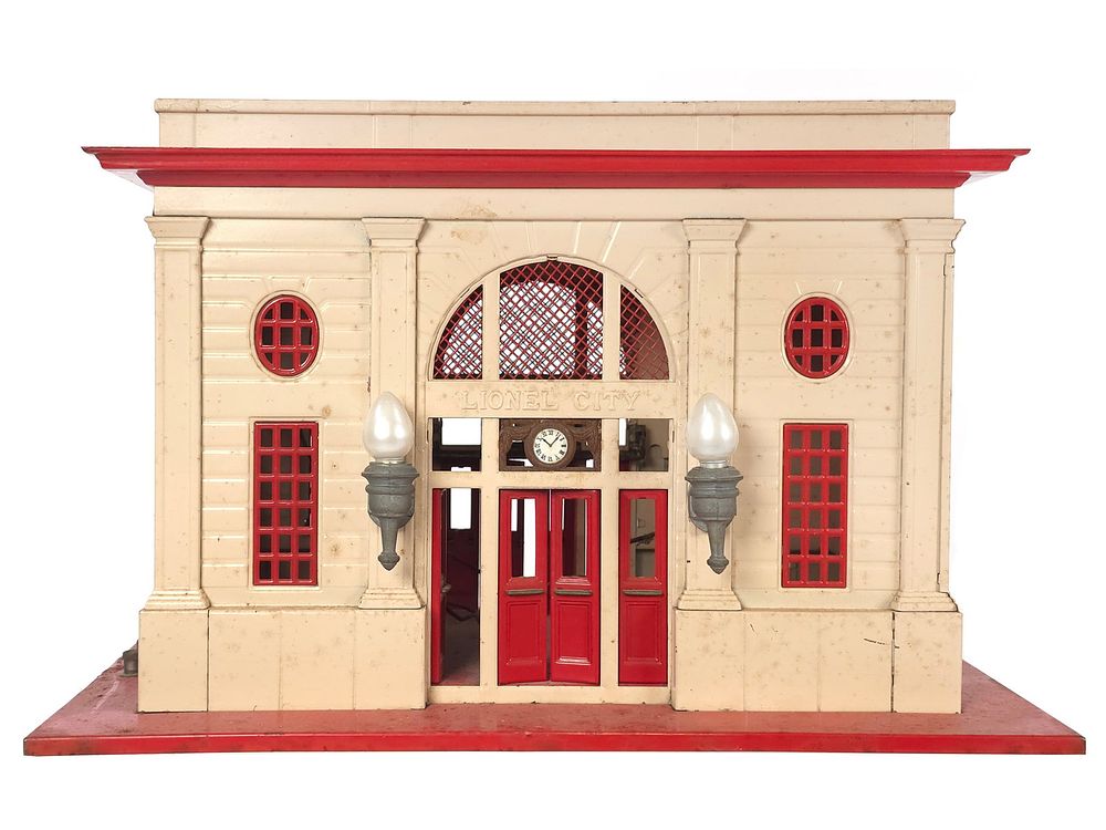 Lot 305: Lionel No. 115 City Train Station Pressed Steel
