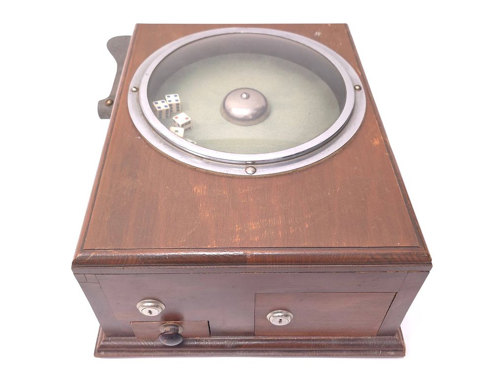 Lot 219: 1930/1940s  Multi-Coin "Seven Grand" Dice Cigarette Trade Stimulator
