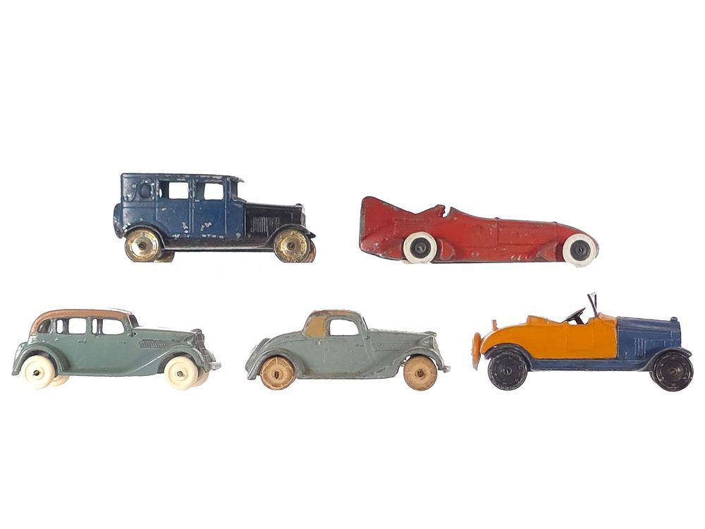 Lot 188: (5) Tootsietoy Diecast Racers & Cars