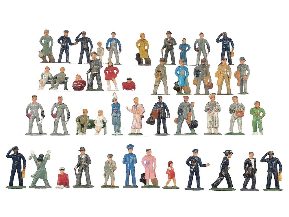 Lot 199: Assorted Lead & Metal Figures
