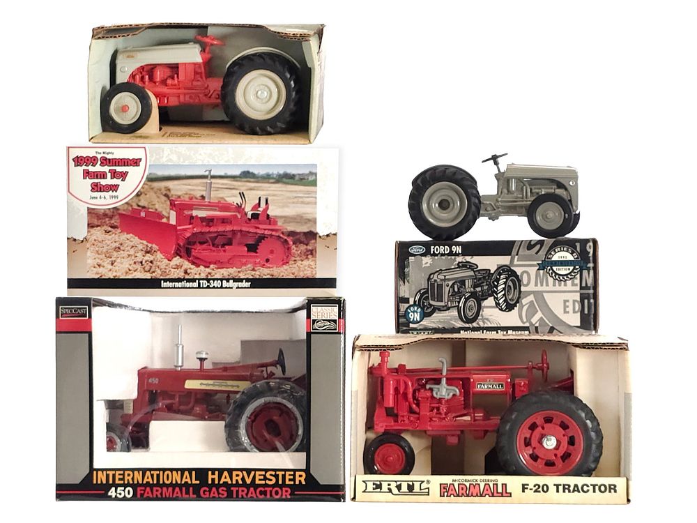 Lot 318: (5) Tractors and an IH TD-340 Bullgrader 1:16 Scale MIB