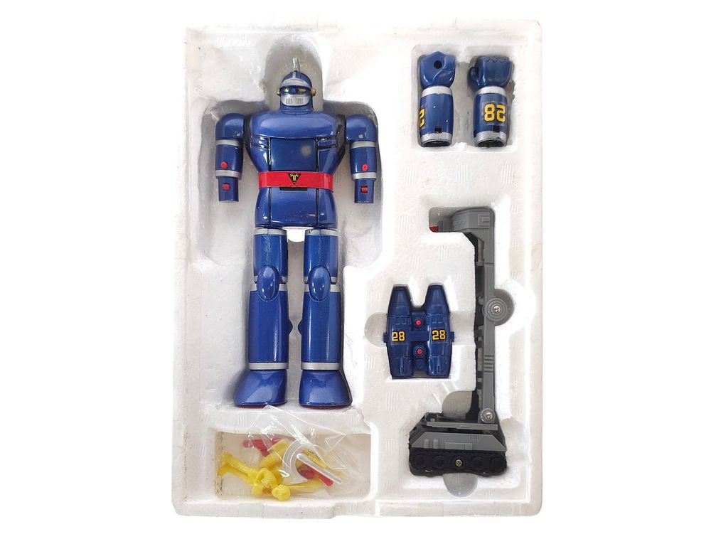 Lot 219: Tetsujin 28 DX Popy Toy with Gantry Chogokin