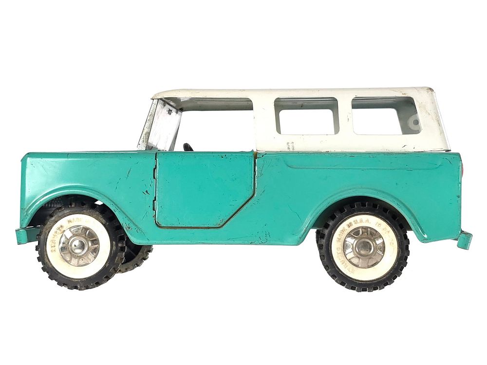 Lot 288: 1960s Structo International Harvester Scout/Cub Station Wagon